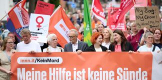 Chefarzt gegen Klinik: Berufung im Streit um Abtreibung Unmittelbar vor der Berufungsverhandlung in Hamm ist erneut eine Demo geplant. (Archivbild)