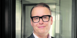 Paul Huelsmann ist Vorstandsvorsitzender der FINEXITY Group und treibt als Experte für tokenisierte Finanzinstrumente die Modernisierung der Kapi­talmärkte in Europa sowie im Nahen Osten voran. Zudem ist er Mitglied des Börsenrats der Börse München und beteiligt sich aktiv am strategischen Dialog zu Marktstruktur und regulatorischer Entwicklung. Foto: Finexity