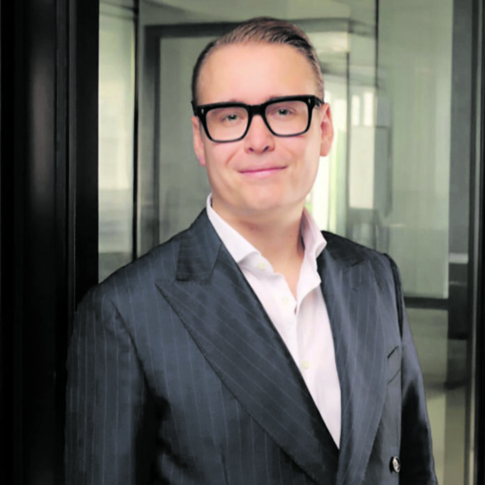 12_RAT_Huelsmann Paul Huelsmann ist Vorstandsvorsitzender der FINEXITY Group und treibt als Experte für tokenisierte Finanzinstrumente die Modernisierung der Kapitalmärkte in Europa sowie im Nahen Osten voran. Zudem ist er Mitglied des Börsenrats der Börse München und beteiligt sich aktiv am strategischen Dialog zu Marktstruktur und regulatorischer Entwicklung. Foto: Finexity