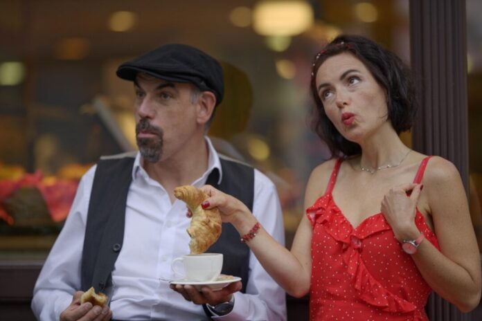 Noémi Schröder und Klaus Klaas treten als Duo Savoir Vivre im Mehrgenerationentreff Tiefenbroich auf. Foto: Veranstalter