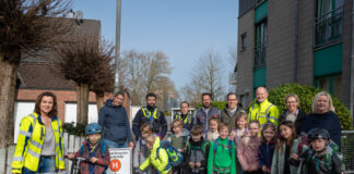 Fußspuren weisen den Weg zur Anne-Frank-Schule Bunte Fußspuren weisen den Weg zur Schule – das freut Kinder, Eltern und die verantwortlichen Erwachsenen. Foto: Kreis Mettmann