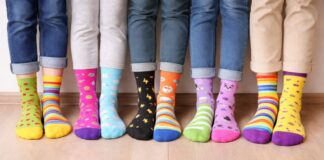 Darum tragen am Samstag viele Menschen bunte Socken Bunte Socken stehen für Vielfalt. Foto: Kreis Mettmann/KI-generiert