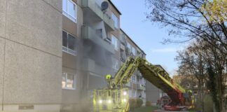 Katze stirbt bei Wohnungsbrand in Ratingen-Mitte Der Feuerwehreinsatz am Bleicherhof. Foto: Feuerwehr Ratingen