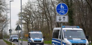 Hunderte Polizisten am Forschungszentrum Jülich Am Forschungszentrum in Jülich treffen zahlreiche Polizeikräfte ein.