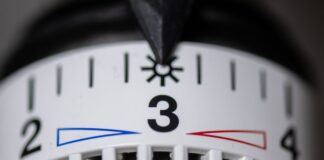 Wohnsiedlung in Hagen bekommt neue Fassaden aus der Fabrik In Hagen sollen demnächst 12 Mehrfamilienhäuser mit Hilfe von vorgefertigten Fassadenelementen energetisch saniert werden. Der Energiebedarf soll um 36 Prozent sinken. (Symbolbild)