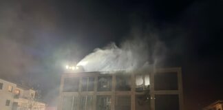 Brand in Senioreneinrichtung: Mehrere Menschen gerettet Mehrere Personen sind von der Feuerwehr gerettet worden.