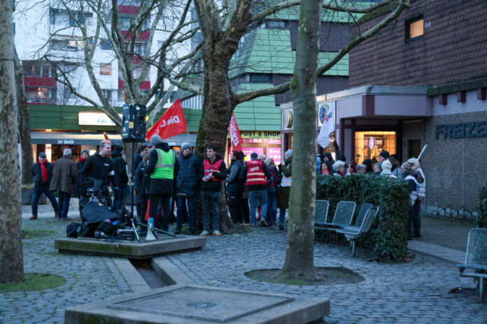 AfDNJDemo-51510 Demo gegen Rechts bei einer AfD Veranstaltung in Ratingen, Bild: Alexander Heinz