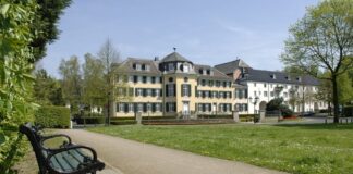 200 Jahre Wandel: Historischer Spaziergang durch Cromford Das Herrenhaus in Cromford. Foto: Jürgen Hoffmann