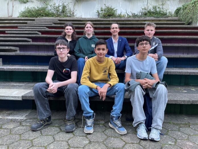 Bürgermeister André Bär mit dem Jugendrat (März 2026) Bürgermeister André Bär hat sich mit den Mitgliedern des Jugendrates im Mehrgenerationenhaus/Jugendhaus getroffen. Foto: Kreisstadt Mettmann