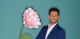 Extra3-Moderator kommt mit „Versöhnung“ nach Erkrath Christian Ehring gastiert Mitte April 2026 mit seinem neuen Programm in der Stadthalle Erkrath. Foto: Bibi Debil Thorsten Porst