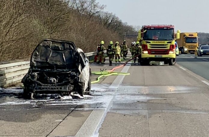 (C) Feuerwehr Ratingen Der Wagen nach dem Brand. Foto: Feuerwehr Ratingen