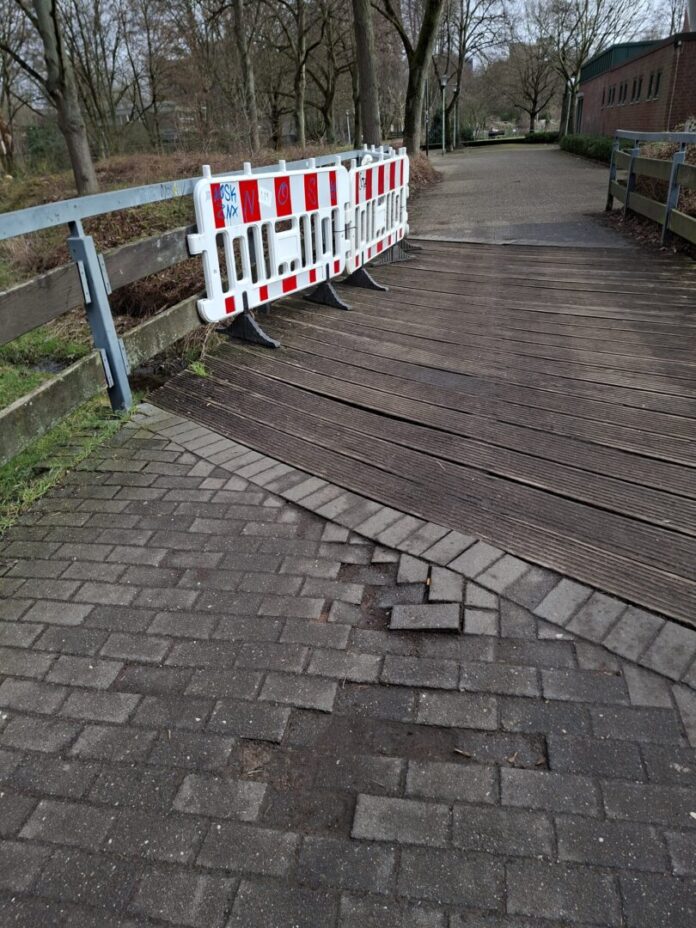 Fußweg BU will weniger Stolperfallen in der Stadt, Weg in West, Bild: Alexander Heinz