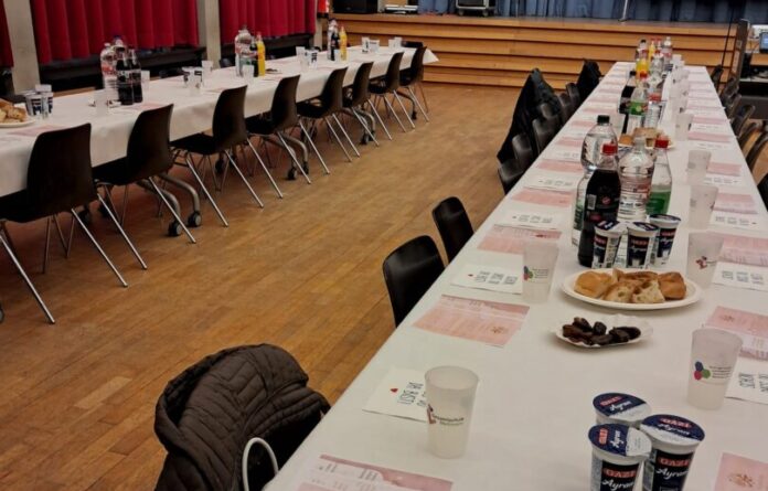Die Tische waren gedeckt - gemeinsam sollte das Fastenbrechen gefeiert werden. Foto: privat Die Tische waren gedeckt - gemeinsam sollte das Fastenbrechen gefeiert werden. Foto: privat