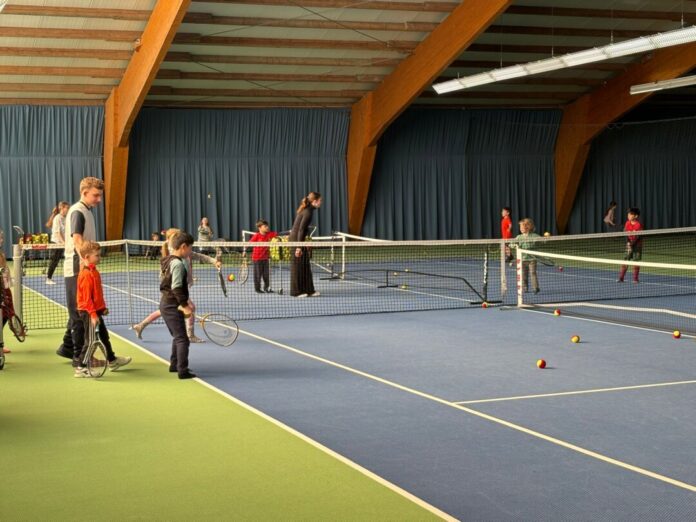 LTC 300 Kinder 2 Training und Spass am Spiel, in der Halle des LTC, Bild: Arne Dammann LTC