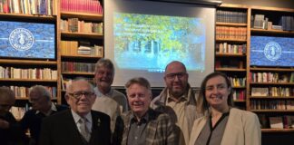 Jahrelande vertrauensvolle und enge Zusammenarbeit zwischen den Ratinger Jonges und dem jüdischen Kulturverein Schalom, Vadym Friedmann, Guido Multhaupt, Edgar Dullni, Vlad Ilstein und Elena Ferres im Bürgerhaus 2025, Bild: Alexander Heinz
