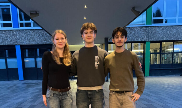 SolarWipe Maya Klein, Jan Schoppe und Onur Sicak vom Carl Friedrich von Weizsäcker-Gymnasium dürfen beim Pitch Event von „Jugend gründet“ in Münster antreten. Foto: „Jugend gründet