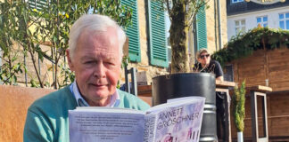 Edzard Traumann vom Kulturkreis Hösel kann die Lesung kaum erwarten und hat schon einmal Vorgelesen, Bild: Melina Idems