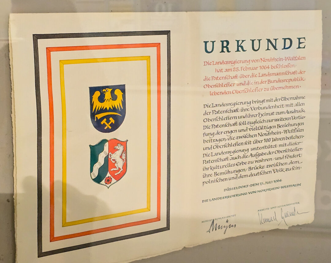 Die Patenschaftsurkunde des Landes NRW für die Oberschlesier in Deutschland im Museum, Bild: Alexander Heinz