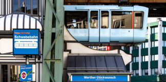 Schwebebahn-Jubiläum: Über 100.000 Fahrgäste am Wochenende Die Haltestellen hatten die WSW zeitweise umbenannt. Foto: WSW/Frank Gleitsmann