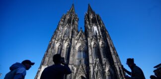 Domdechant: Wird auch ermäßigten und freien Eintritt geben Der Kölner Dom wird Touristen in Zukunft Eintritt kosten - aber gestaffelt (Archivfoto)