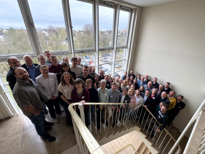 gruppenfoto-hitzeaktionsplanung Fachforum Hitzeaktionsplanung: Die Teilnehmerinnen und Teilnehmer im Kreishaus. Foto: Kreis Mettmann