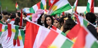 Großdemo in Bonn: Weit mehr Teilnehmer als erwartet Weit mehr Teilnehmer, als zunächst erwartet: Am Samstag waren rund 50.000 Menschen bei einer prokurdischen Großdemo in der Bonner Rheinaue dabei.