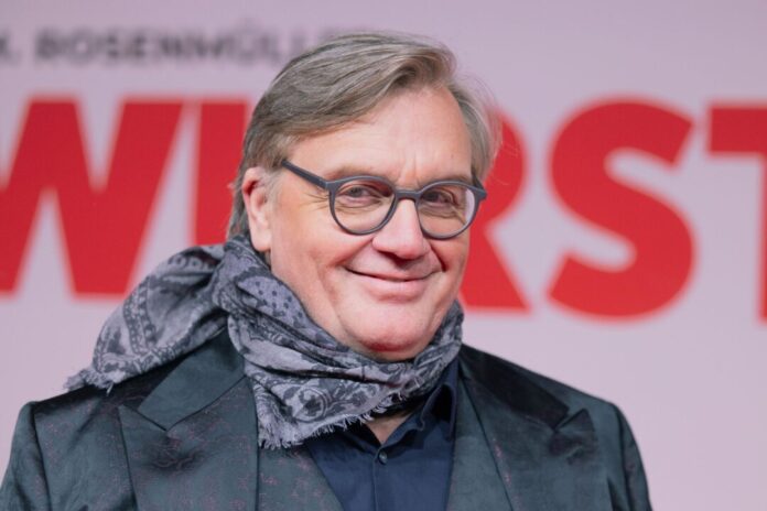 Hape Kerkeling Hape Kerkeling ist gegen Eintritt im Kölner Dom (Archivbild).