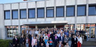 60 Vereine aus Mettmann und Erkrath hat die Kreissparkasse Düsseldorf an den Jubiläumsplatz eingeladen, um den diesjährigen PS-Zweckertrag auszuschütten. Foto: Kreissparkasse Düsseldorf