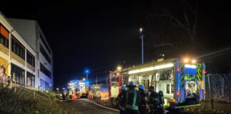 +Update+ Brand in Gebäude: Vollalarm für Erkraths Feuerwehr Der Brandeinsatz an der Helena-Rubinstein-Straße in Alt-Erkrath. Foto: FW Erkrath