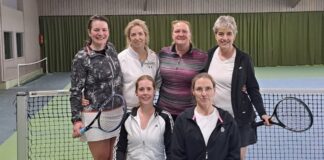 Post-Sportverein Velbert feiert Tennis-Erfolge Das Damenteam: (hinten) Jennifer Ernenputsch, Katrin Seeber, Julia Retzlaff und Bettina Schütz mit (vorne) Daniela Dombach und Barbara Marinos. Foto: privat