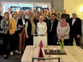 Ehemaligentreffen in Velbert: “Werden uns wiedersehen, so lange es geht” Die Ehemaligen der Volksschule. Foto: privat