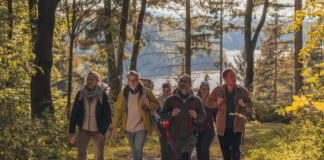 Die Bergischen Wanderwochen laden vom 25. April bis 10. Mai mit rund 160 geführten Touren dazu ein, die Region aktiv zu entdecken – viele Angebote sind noch kurzfristig buchbar. Foto: Das Bergische / Jonas Dülberg