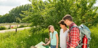Frühling erleben und mit Rücksicht die Natur genießen Im Frühling zieht es die ganze Familie in die Natur. Foto: Dominik Ketz/Neanderland