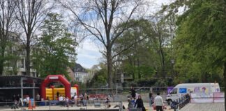 Spieleecke neben der Stadthalle inklusive dem Spielmobiel Felix, Bild: Alexander Heinz