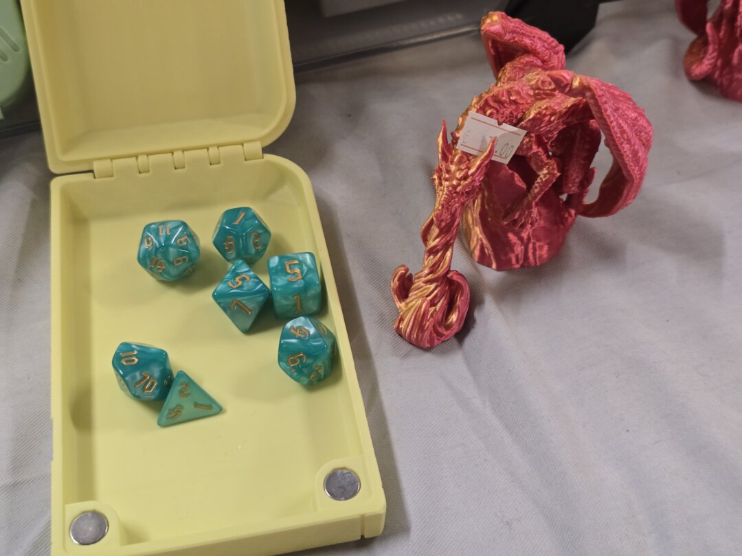 Zubehör und Spiele aus dem 3-D Drucker von dicepersecond.de, Bild: Alexander Heinz