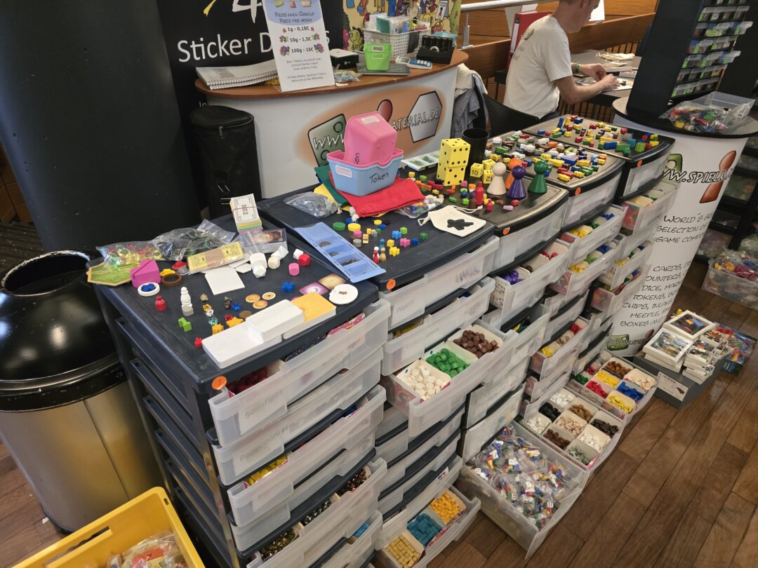 Ersatzteile für fast alle Spiele, spielmaterial.de von Mücke Spiele in Mönchengladbach, Bild: Alexander Heinz