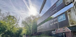 Neanderland: Die Wanderwoche ist gestartet Die Teilnehmenden der Eröffnungswanderung durchquerten auf ihrer rund neun Kilometer langen Runde Teile des Neandertals. Foto: Kreis Mettmann