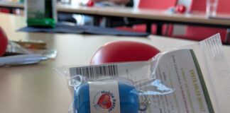 Das „RetterEi“ der Mobilen Retter im Kreis Mettmann enthält unter anderem Einmalhandschuhe und eine Beatmungshilfe. Foto: Kreis Mettmann