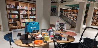 Beispielsweise Mottokisten für Geburtstage und Ultraschallgeräte findet man in den Stadtbibliotheken im Kreis Mettmann. Foto: Kreis Mettmann