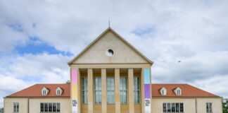 Festspielhaus Hellerau in Berlin ausgezeichnet Auszeichnung für das Europäische Zentrum der Künste im Festspielhaus Hellerau in Dresden: Das Haus hat am Freitagabend den mit 200.000 Euro dotierten Theaterpreis des Bundes erhalten. (Archivbild)