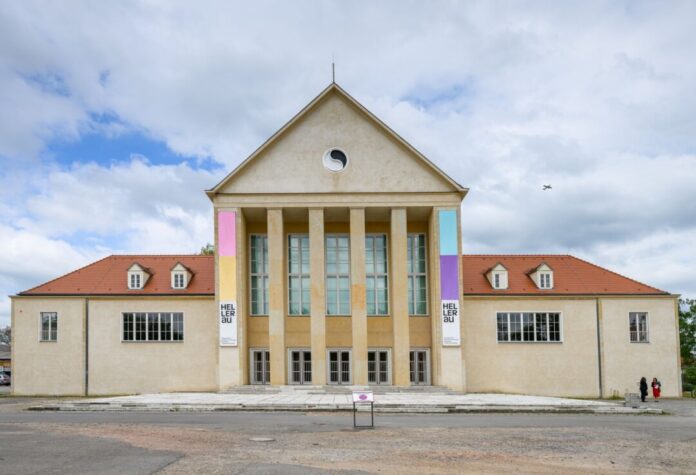 Theaterpreis des Bundes an Festspielhaus Hellerau verliehen Auszeichnung für das Europäische Zentrum der Künste im Festspielhaus Hellerau in Dresden: Das Haus hat am Freitagabend den mit 200.000 Euro dotierten Theaterpreis des Bundes erhalten. (Archivbild)