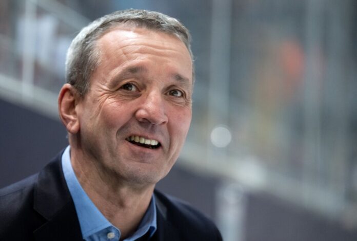 Krefeld-Trainer Thomas Popiesch Trainer Thomas Popiesch gelang mit den Krefeld Pinguinen die Zweitliga-Meisterschaft. (Archivbild)