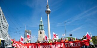 Demonstrationszug der DW-Mitarbeiter.