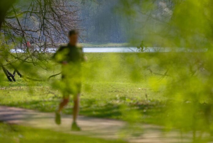 Sonniges Wetter im Rheinland Zum Sport an der frischen Luft lädt das sonnige Wetter in den kommenden Tagen ein. (Symbolbild)