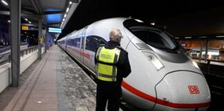 Der ICE stand nach dem Vorfall im Bahnhof Siegburg (Archivfoto)