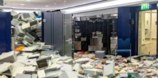 Rund 100.000 Gegenstände haben die Täter in dem völlig verwüsteten Tresorraum zurückgelassen. (Archivbild)