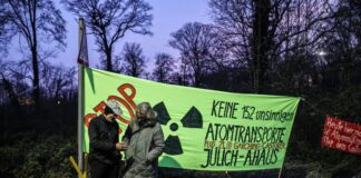 Atomkraftgegner gehen davon aus, dass der zweite Castor-Transport an diesem Dienstagabend in Jülich losfährt. Protestaktionen sind in Jülich, Bottrop und Ahaus geplant. (Archivbild)