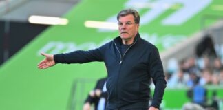 Wolfsburgs Trainer Dieter Hecking rechnet mit einem Dreikampf um den Klassenerhalt.