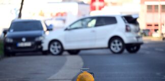 Bei einer Auseinandersetzung in Mönchengladbach sind zwei Menschen verletzt worden. 