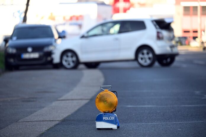 Großeinsatz der Polizei Bei einer Auseinandersetzung in Mönchengladbach sind zwei Menschen verletzt worden.